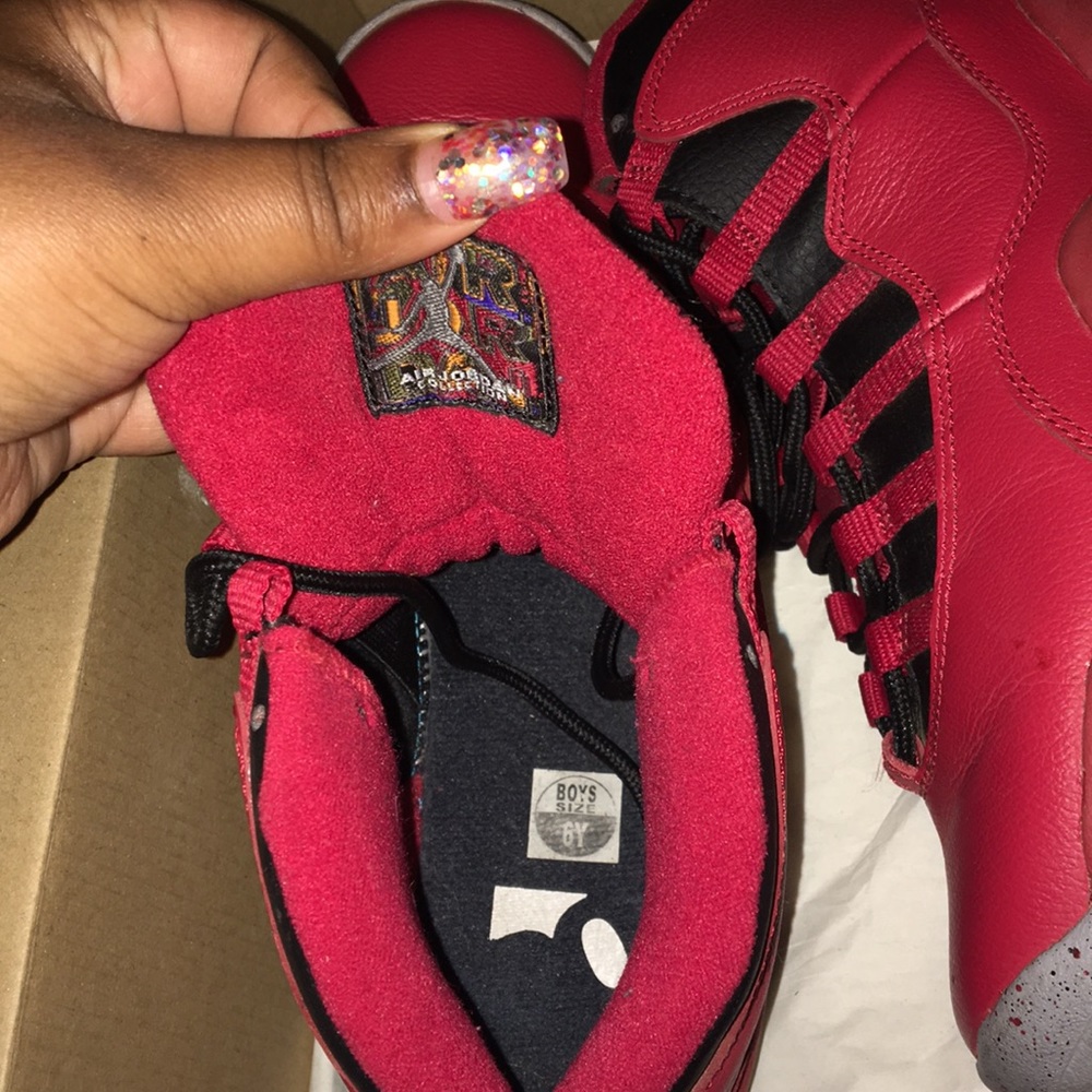 Authentic “Bulls over Broadway” Air Jordan’s - Picture 3 of 4